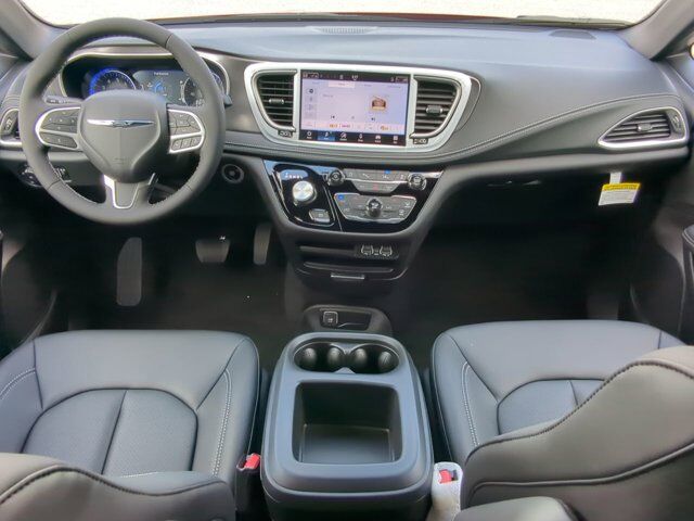 2025 Chrysler Pacifica Select Appleton WI