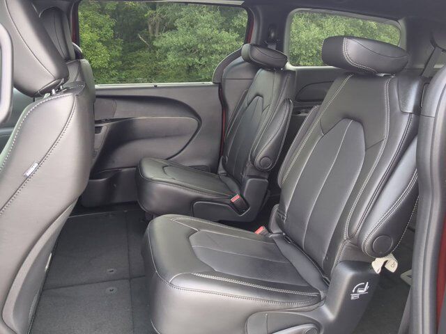 2025 Chrysler Pacifica Select Appleton WI