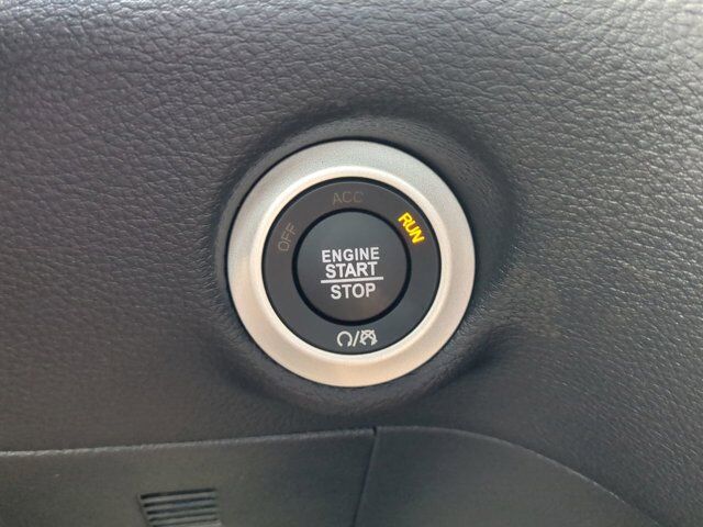 2025 Chrysler Pacifica Select Appleton WI