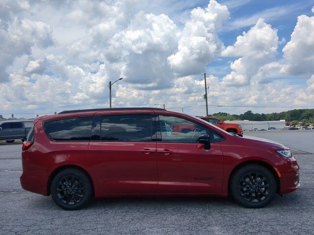 2025 Chrysler Pacifica Select Appleton WI