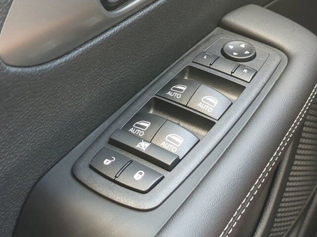 2025 Chrysler Pacifica Select Appleton WI