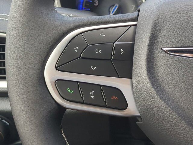 2025 Chrysler Pacifica Select Appleton WI