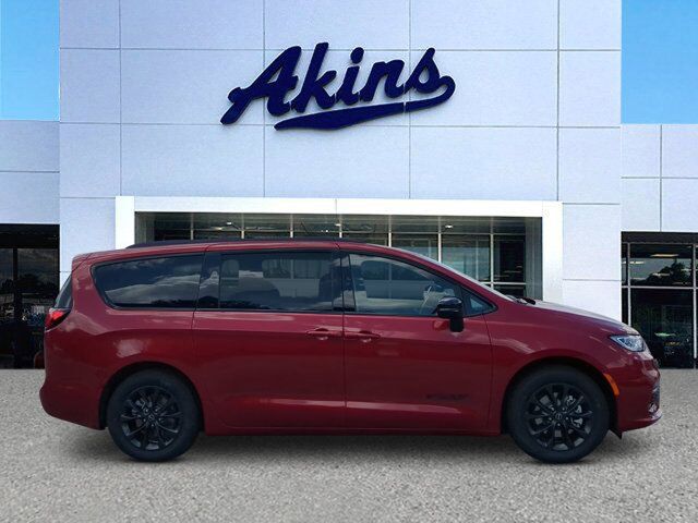 2025 Chrysler Pacifica Select Appleton WI