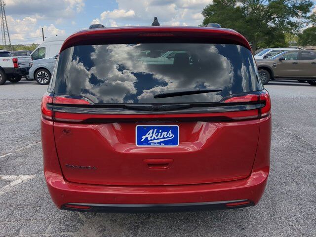 2025 Chrysler Pacifica Select Appleton WI