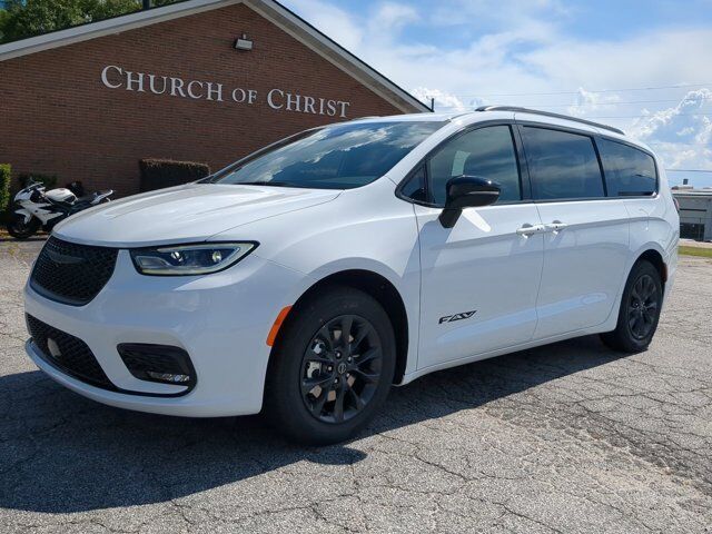 2025 Chrysler Pacifica Select Appleton WI