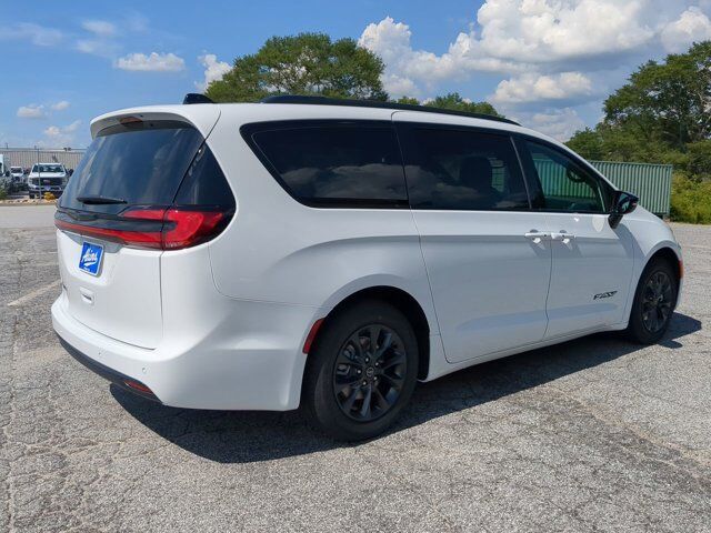 2025 Chrysler Pacifica Select Appleton WI