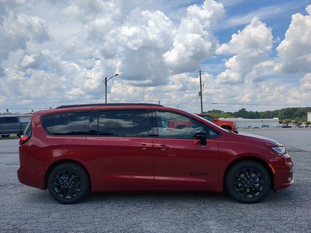 2025 Chrysler Pacifica Select Appleton WI