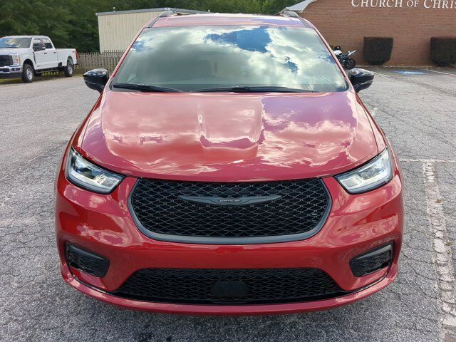2025 Chrysler Pacifica Select Appleton WI