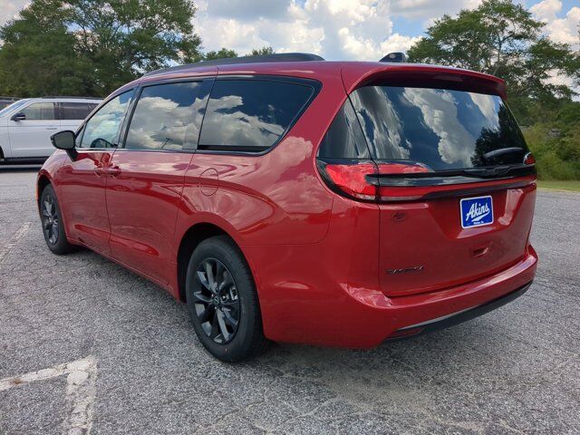 2025 Chrysler Pacifica Select Appleton WI