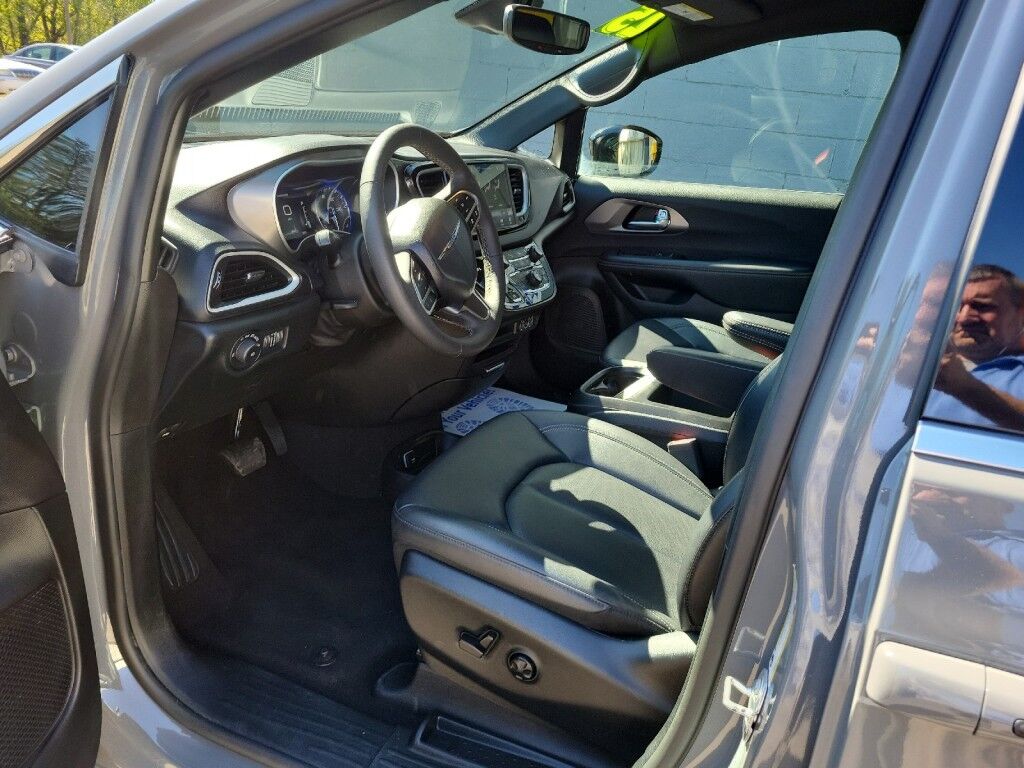 2025 Chrysler Pacifica Select Owego NY