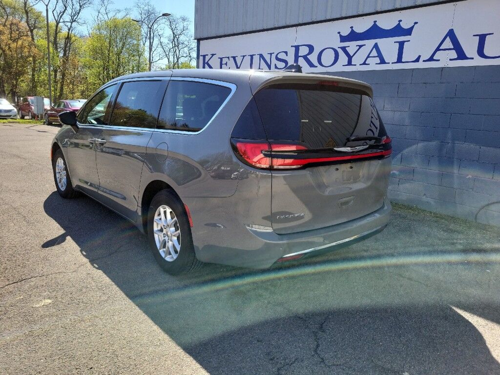 2025 Chrysler Pacifica Select Owego NY