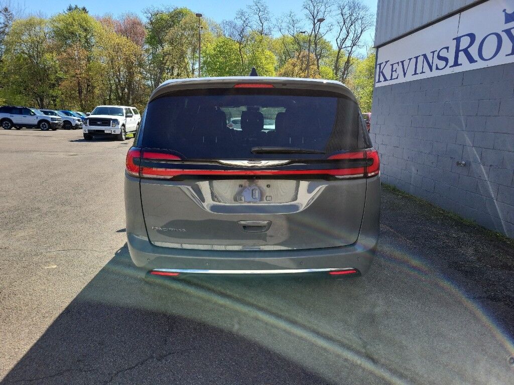 2025 Chrysler Pacifica Select Owego NY