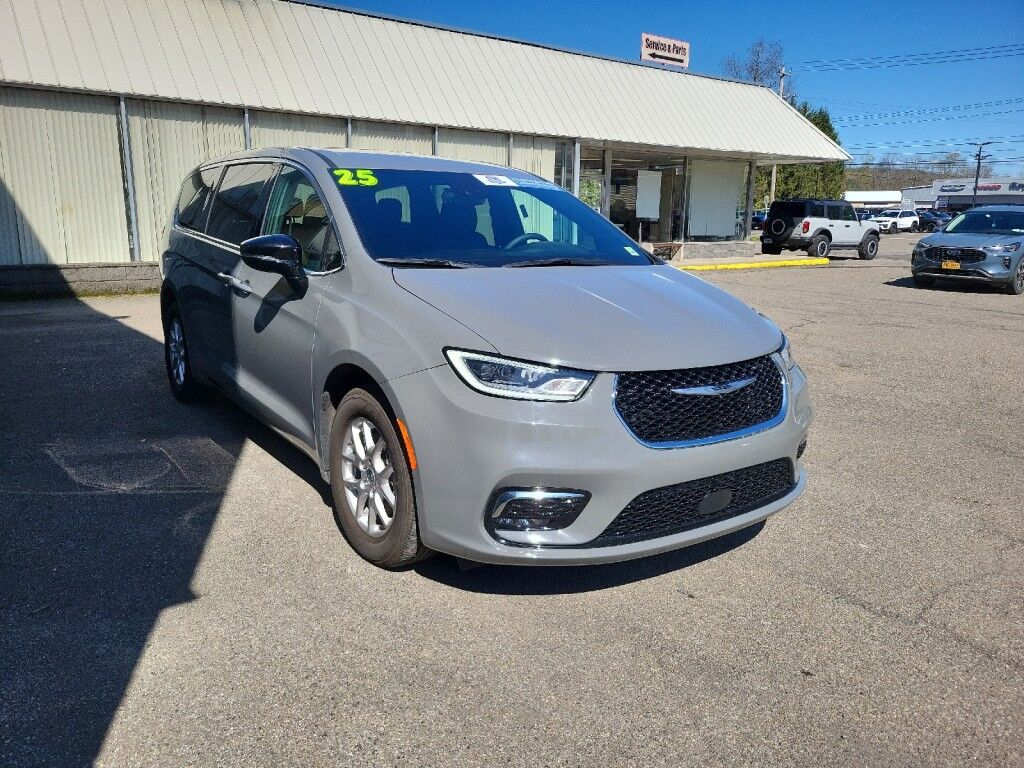 2025 Chrysler Pacifica Select Owego NY