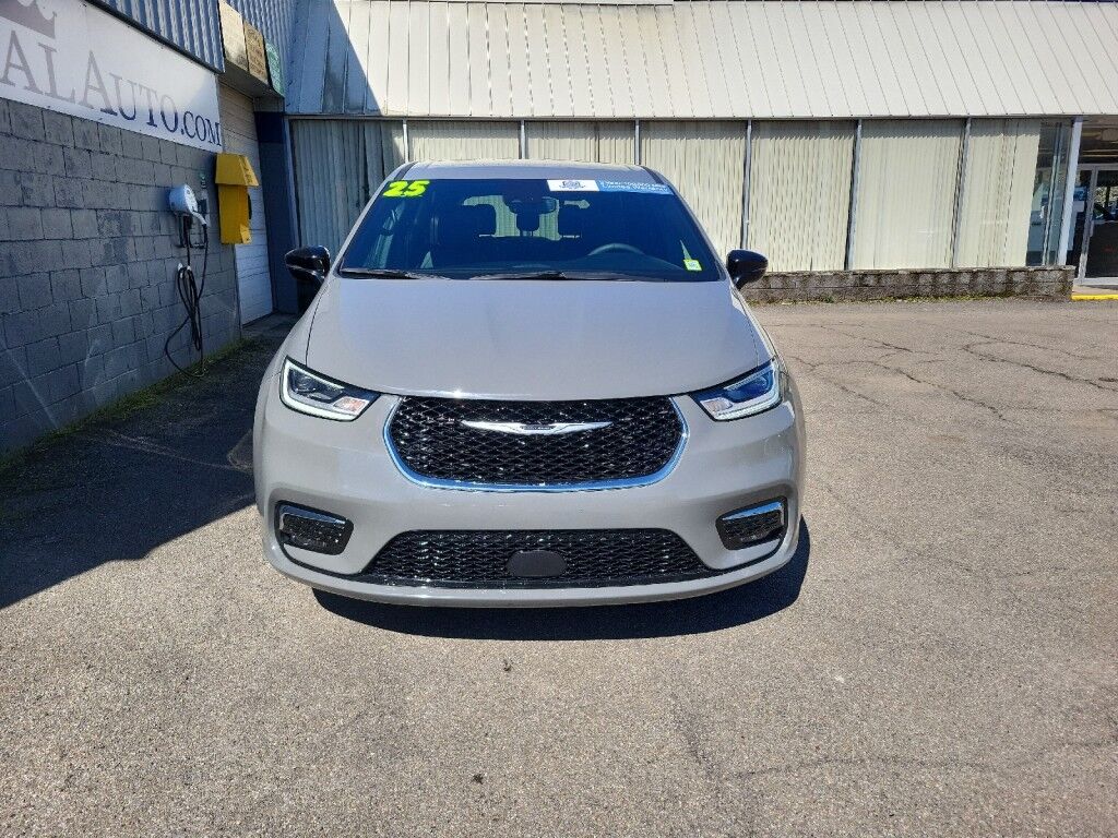 2025 Chrysler Pacifica Select Owego NY