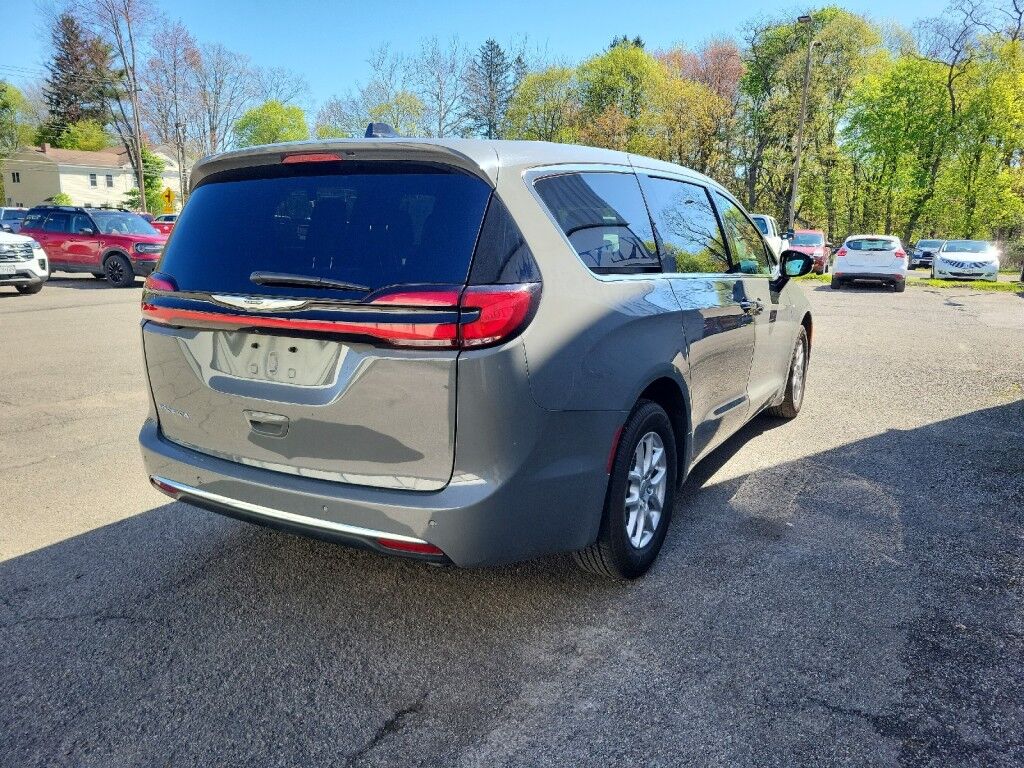2025 Chrysler Pacifica Select Owego NY
