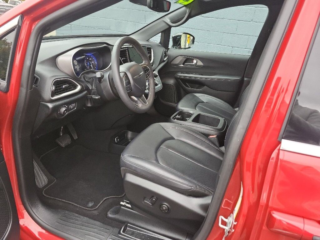 2025 Chrysler Pacifica Select Owego NY