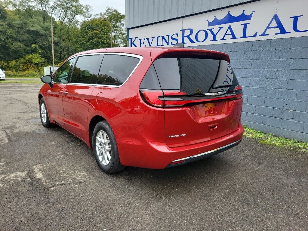 2025 Chrysler Pacifica Select Owego NY