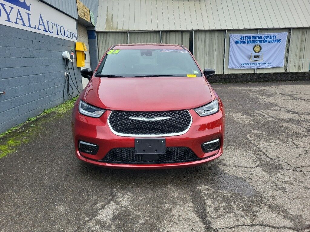 2025 Chrysler Pacifica Select Owego NY