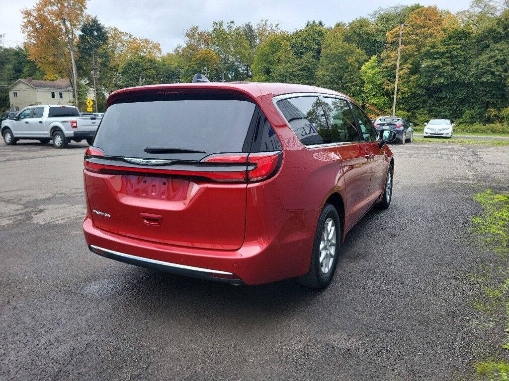 2025 Chrysler Pacifica Select Owego NY