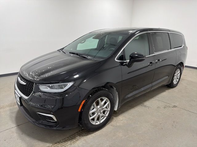 2025 Chrysler Pacifica Select Pine River MN