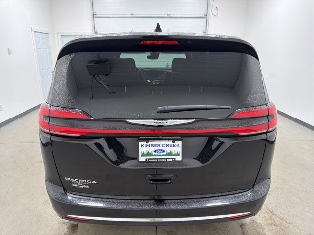 2025 Chrysler Pacifica Select Pine River MN