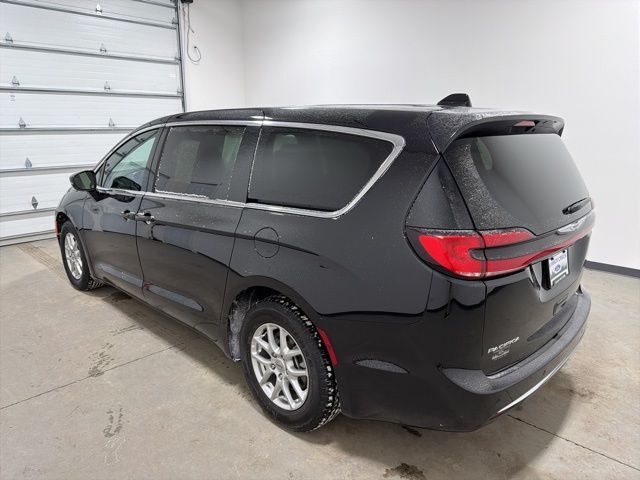 2025 Chrysler Pacifica Select Pine River MN