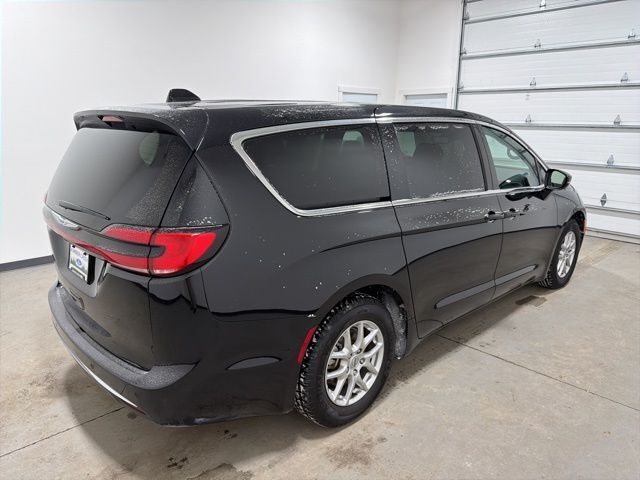 2025 Chrysler Pacifica Select Pine River MN