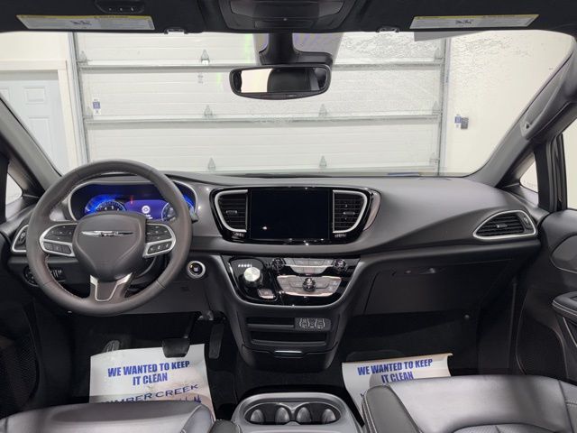 2025 Chrysler Pacifica Select Pine River MN