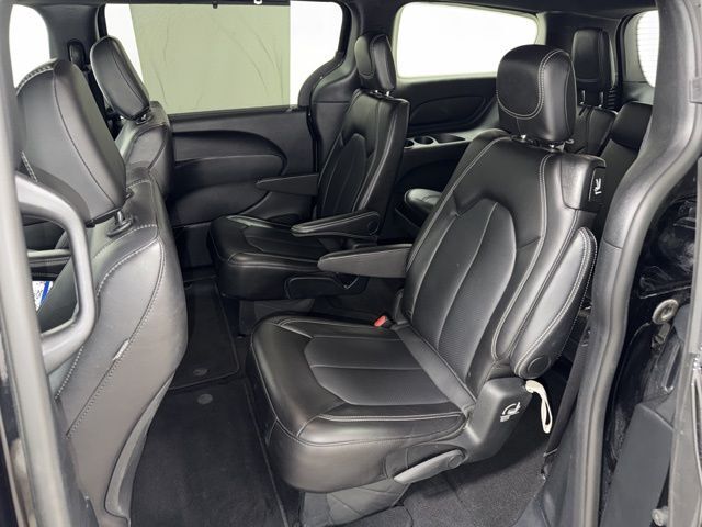 2025 Chrysler Pacifica Select Pine River MN