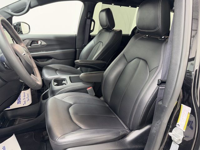 2025 Chrysler Pacifica Select Pine River MN