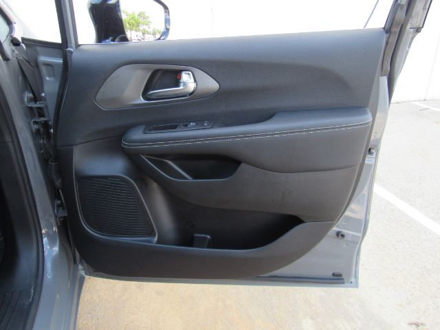 2025 Chrysler Pacifica Select Plano TX
