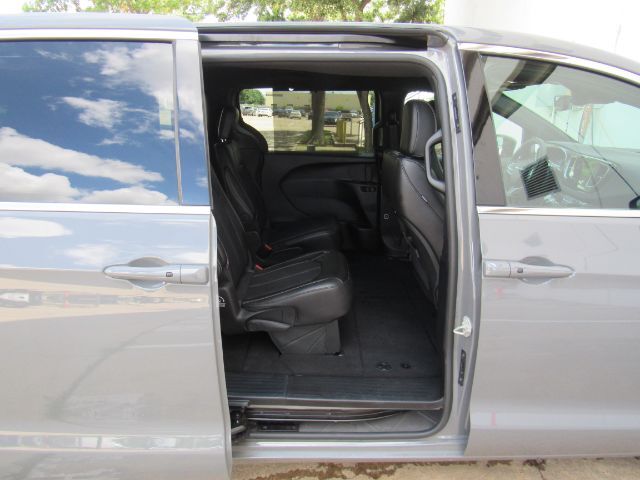 2025 Chrysler Pacifica Select Plano TX