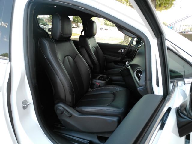 2025 Chrysler Pacifica Select Plano TX