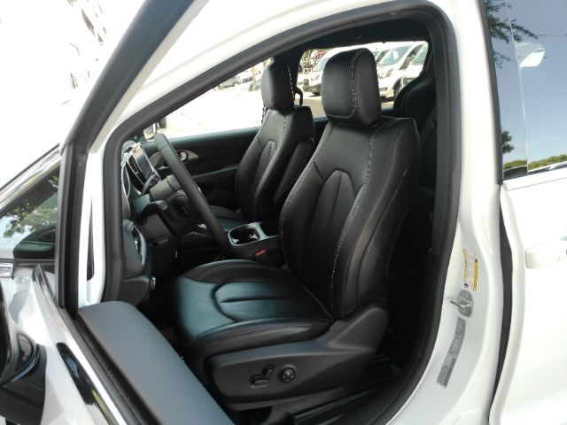 2025 Chrysler Pacifica Select Plano TX