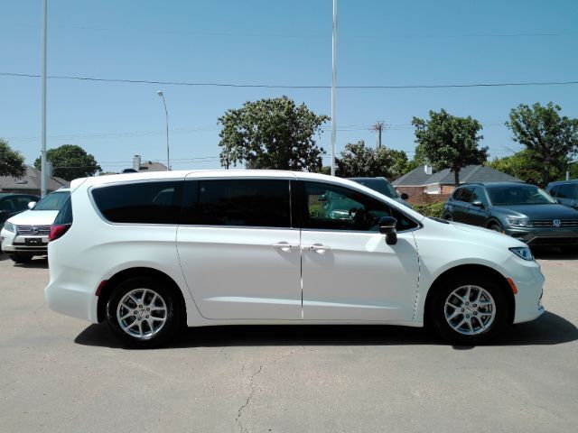 2025 Chrysler Pacifica Select Plano TX