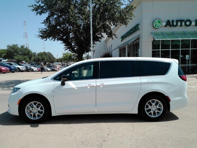 2025 Chrysler Pacifica Select Plano TX