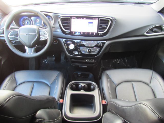 2025 Chrysler Pacifica photo 3