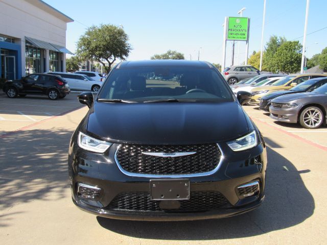 2025 Chrysler Pacifica photo 2