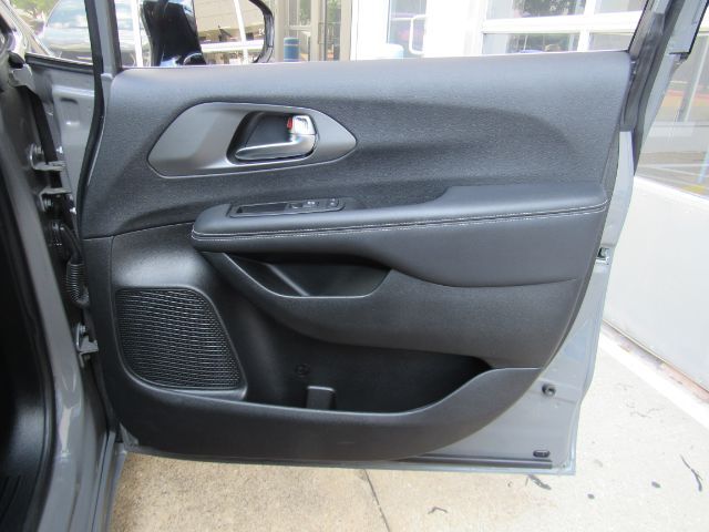 2025 Chrysler Pacifica Select Plano TX