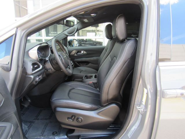 2025 Chrysler Pacifica Select Plano TX
