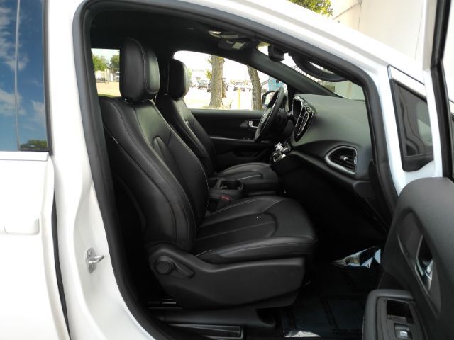 2025 Chrysler Pacifica Select Plano TX