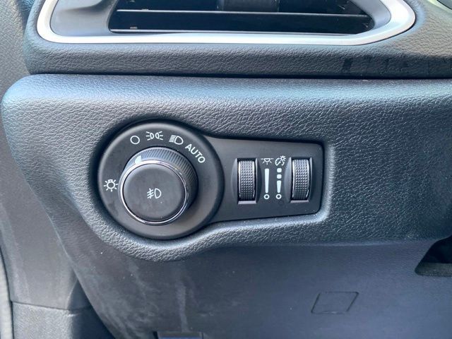 2025 Chrysler Pacifica Select Raleigh NC