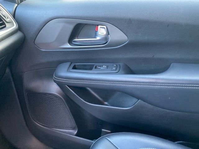 2025 Chrysler Pacifica Select Raleigh NC