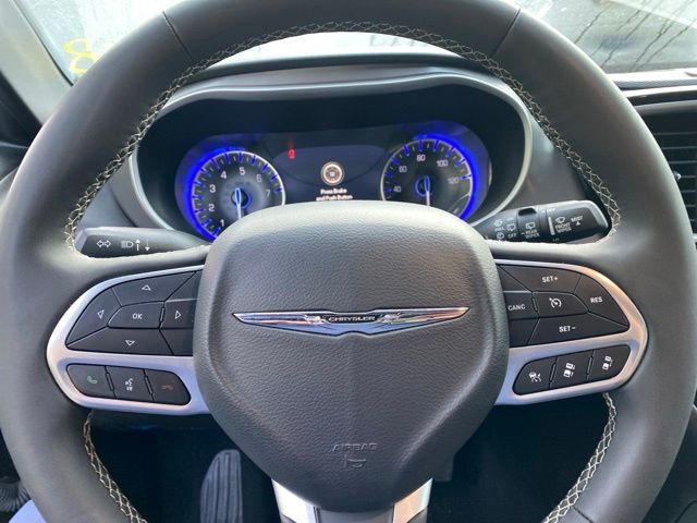 2025 Chrysler Pacifica Select Raleigh NC