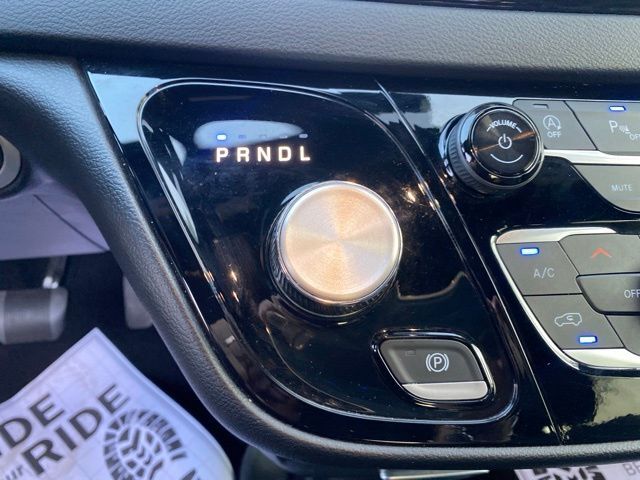 2025 Chrysler Pacifica Select Raleigh NC