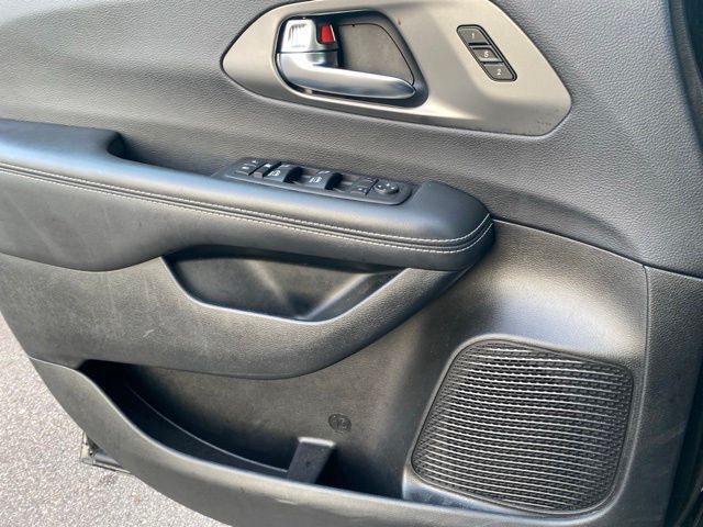 2025 Chrysler Pacifica Select Raleigh NC
