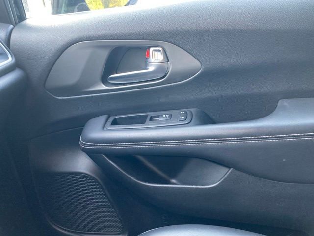 2025 Chrysler Pacifica Select Raleigh NC