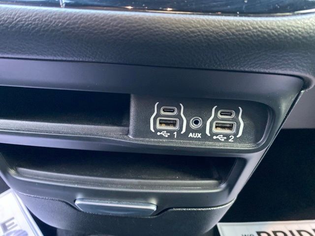2025 Chrysler Pacifica Select Raleigh NC