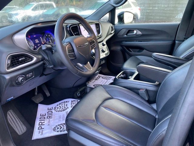 2025 Chrysler Pacifica Select Raleigh NC