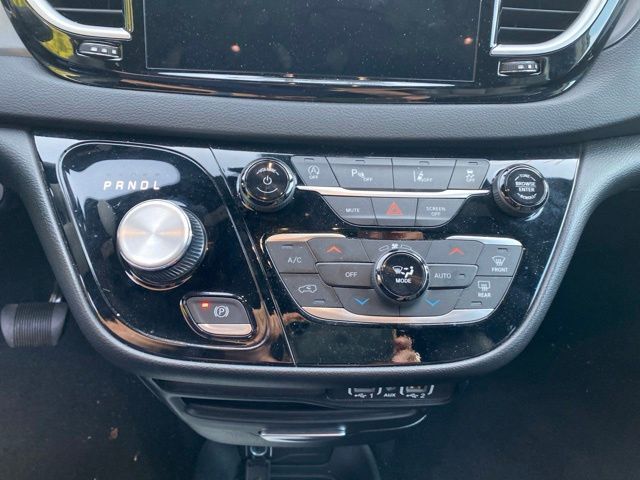 2025 Chrysler Pacifica Select Raleigh NC